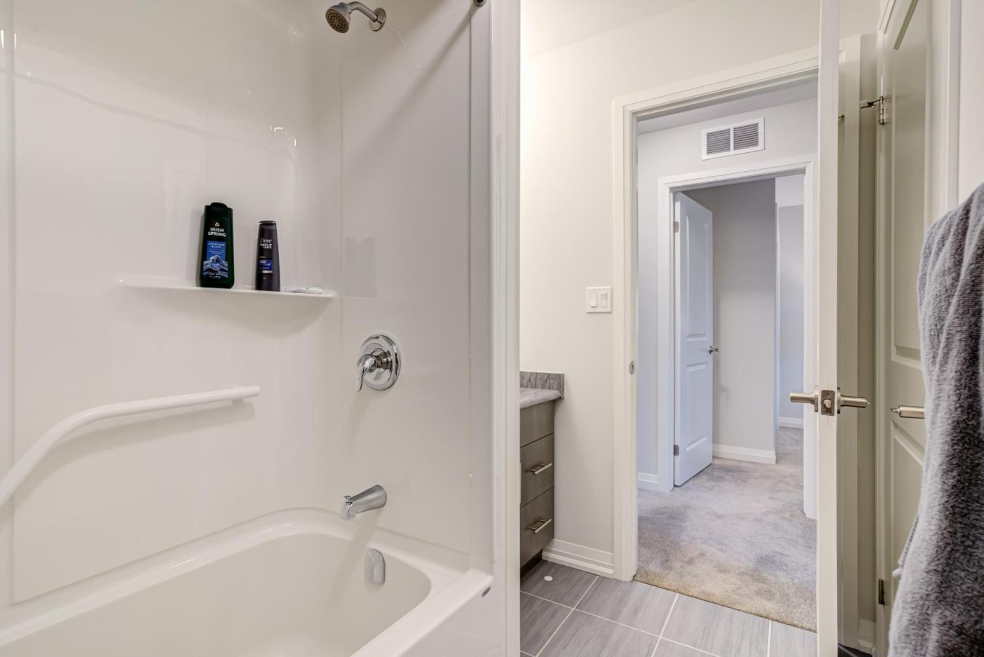 Luxury Living Niagara Falls - 4 Bed House Bagian luar foto