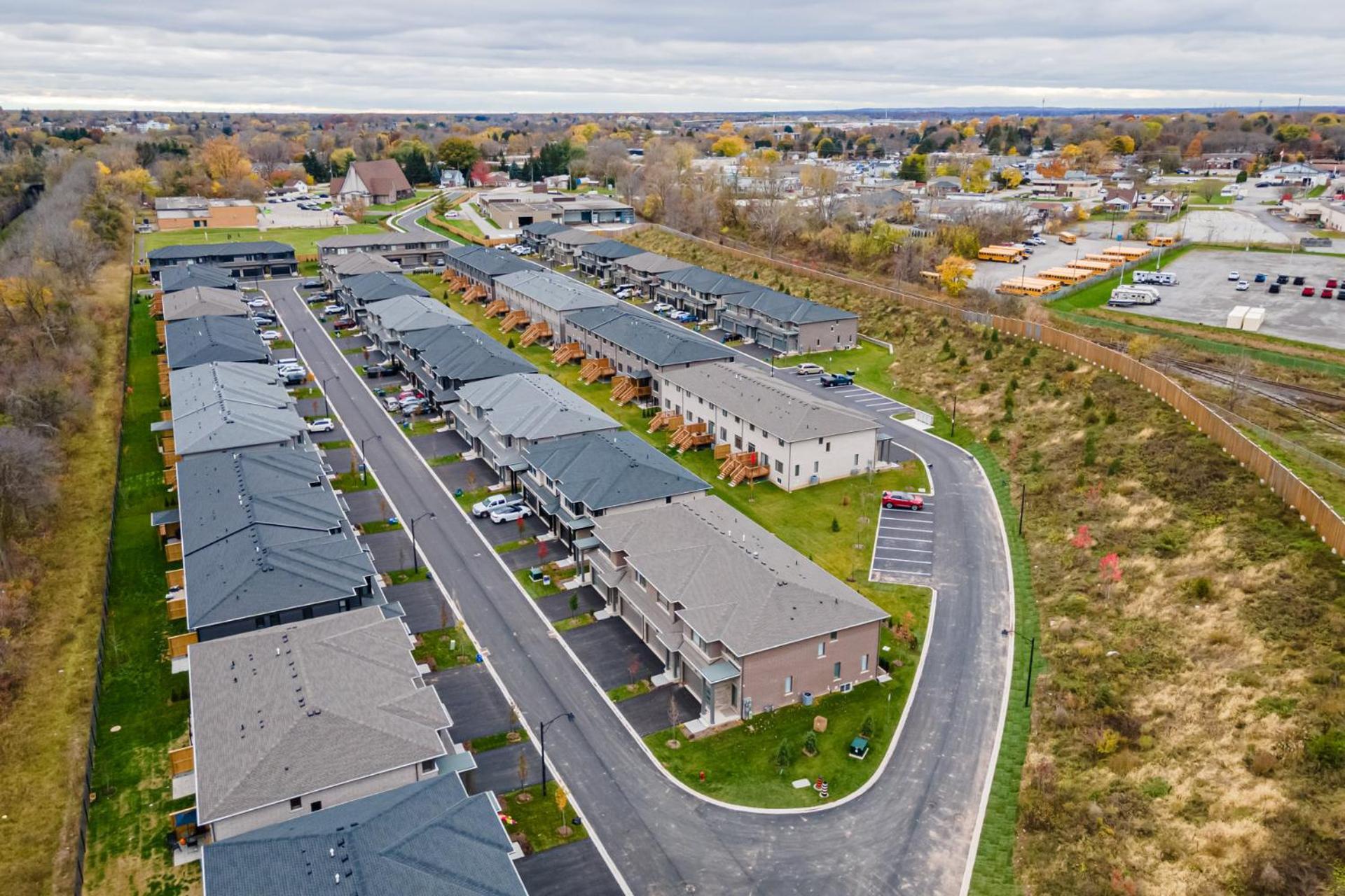 Luxury Living Niagara Falls - 4 Bed House Bagian luar foto